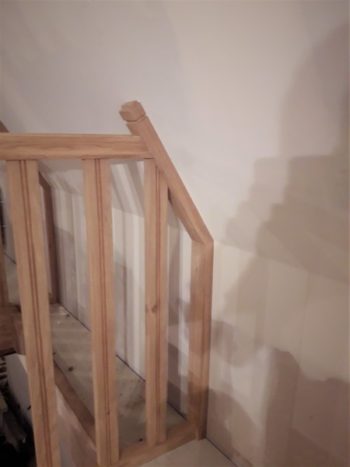 Escalier en chêne traditionnel avec garde corps a l'étage