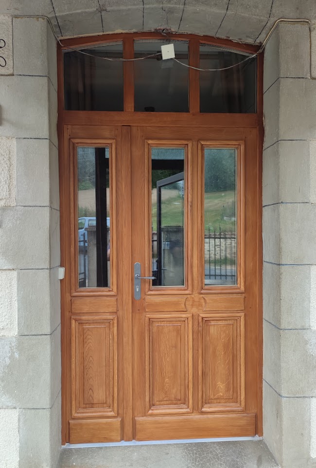 porte d'entree en bois massif chene en correze